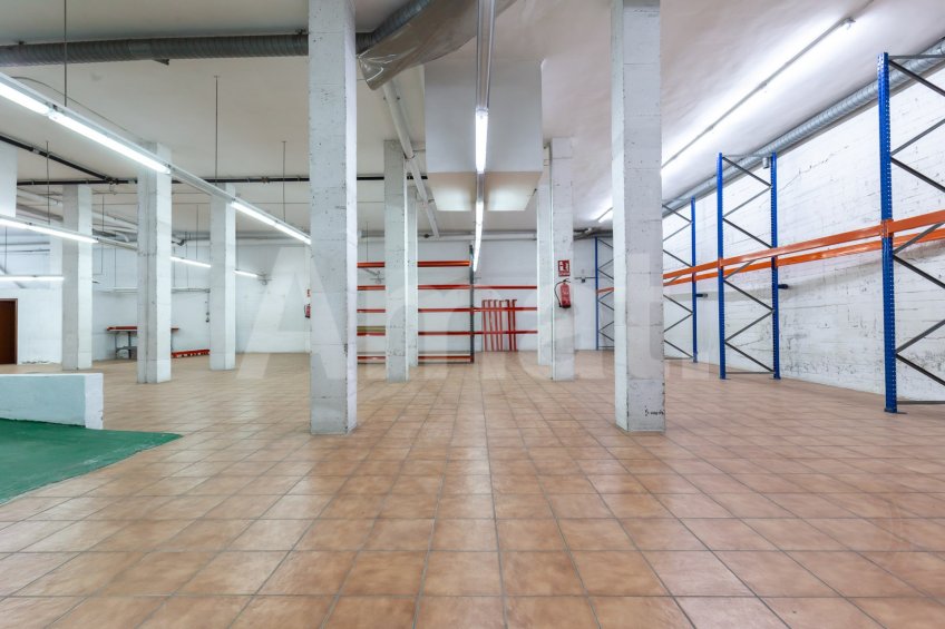 Gran local cantoner de 398 m² a Esplugues, junt a la Ronda de Dalt -6
