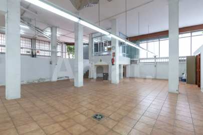 Gran local cantoner de 398 m² a Esplugues, junt a la Ronda de Dalt -16