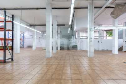 Gran local cantoner de 398 m² a Esplugues, junt a la Ronda de Dalt -2