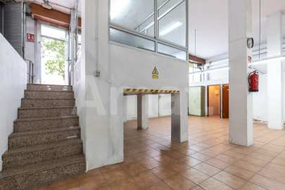 Gran local cantoner de 398 m² a Esplugues, junt a la Ronda de Dalt -27