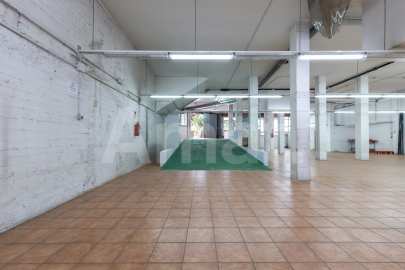 Gran local cantoner de 398 m² a Esplugues, junt a la Ronda de Dalt -7