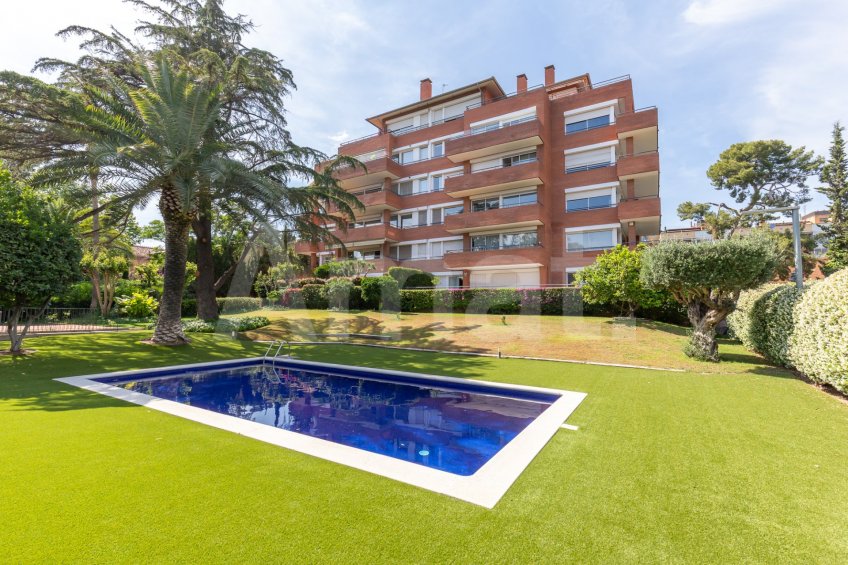 Vivienda única con gran terraza, piscina y excelentes conexiones