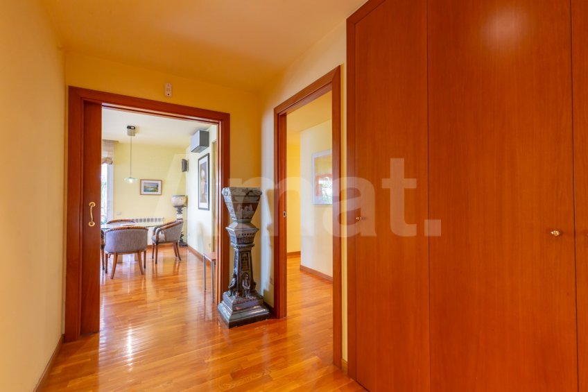 Vivienda única con gran terraza, piscina y excelentes conexiones -10