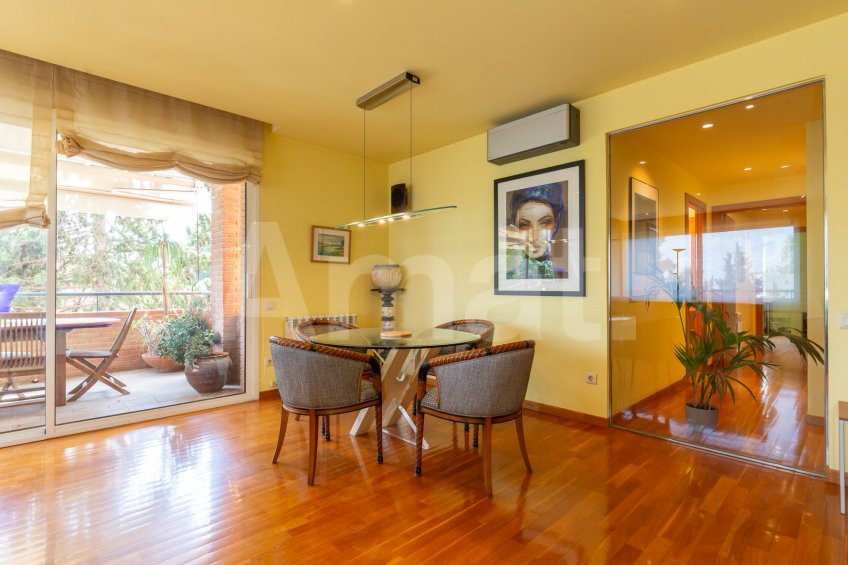 Vivienda única con gran terraza, piscina y excelentes conexiones -13