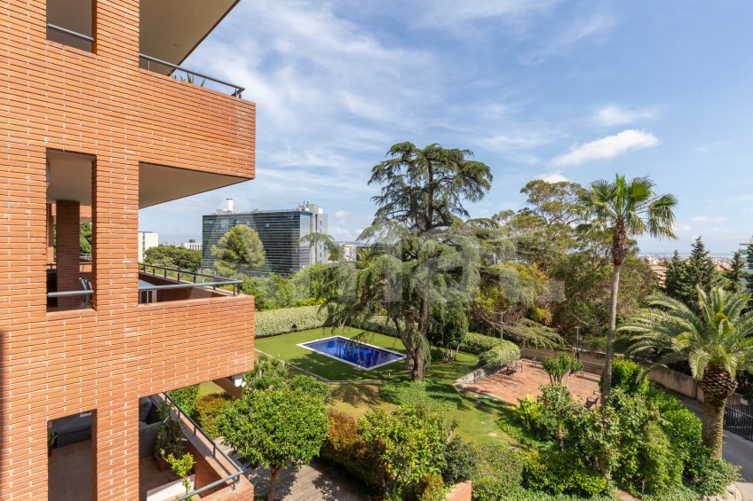 Vivienda única con gran terraza, piscina y excelentes conexiones -18