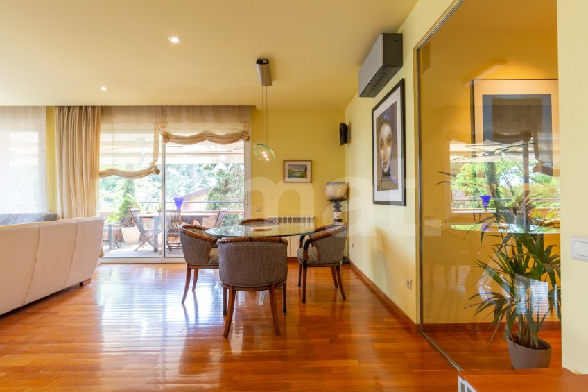 Vivienda única con gran terraza, piscina y excelentes conexiones -2