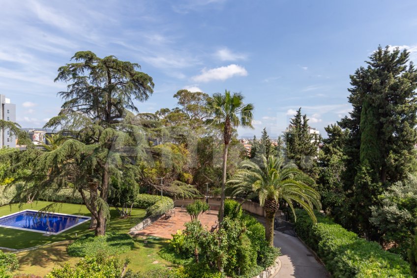 Vivienda única con gran terraza, piscina y excelentes conexiones -21