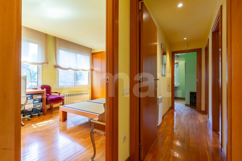 Vivienda única con gran terraza, piscina y excelentes conexiones -28