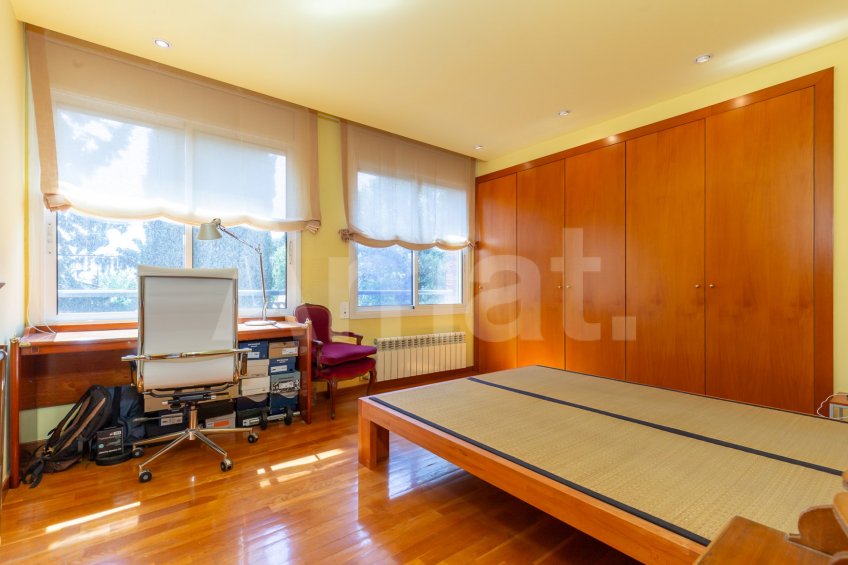 Vivienda única con gran terraza, piscina y excelentes conexiones -29