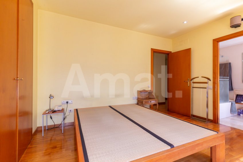 Vivienda única con gran terraza, piscina y excelentes conexiones -30