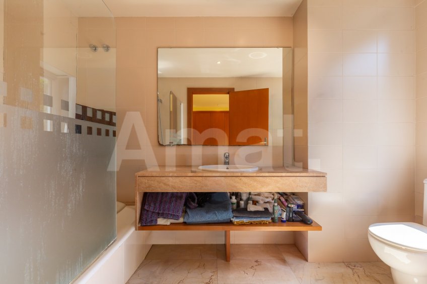 Vivienda única con gran terraza, piscina y excelentes conexiones -31