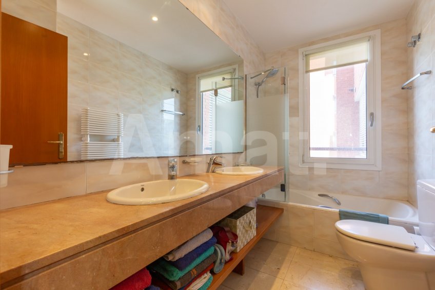 Vivienda única con gran terraza, piscina y excelentes conexiones -32