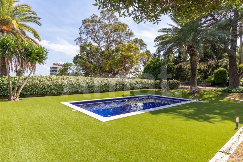 Vivienda única con gran terraza, piscina y excelentes conexiones -38
