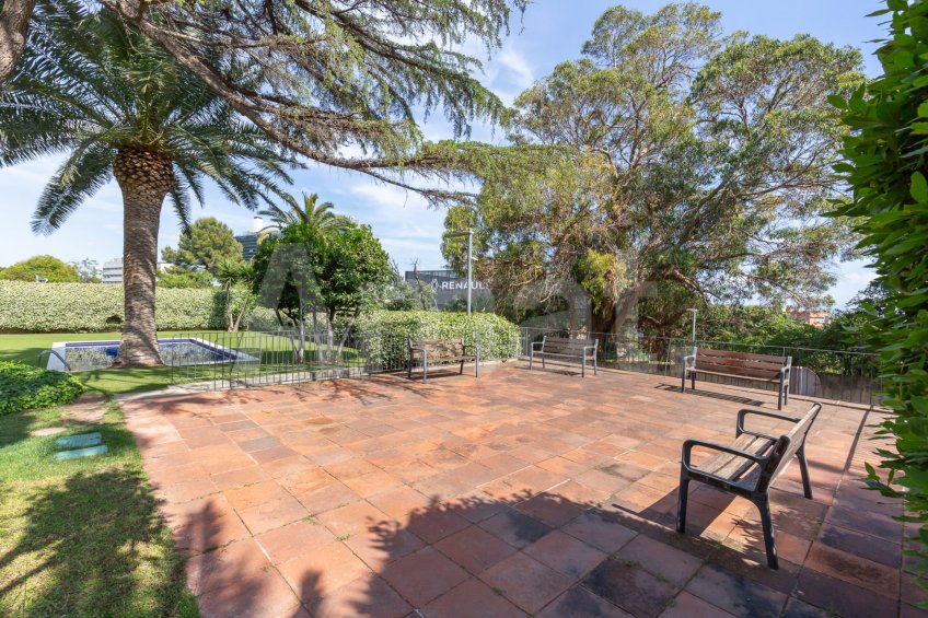 Vivienda única con gran terraza, piscina y excelentes conexiones -42