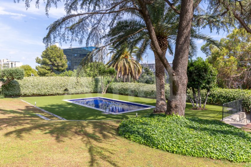 Vivienda única con gran terraza, piscina y excelentes conexiones -43