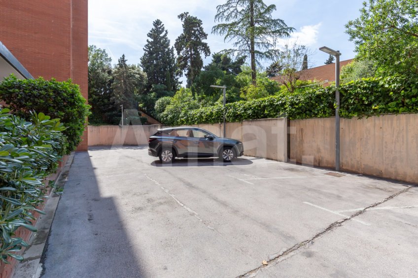 Vivienda única con gran terraza, piscina y excelentes conexiones -44