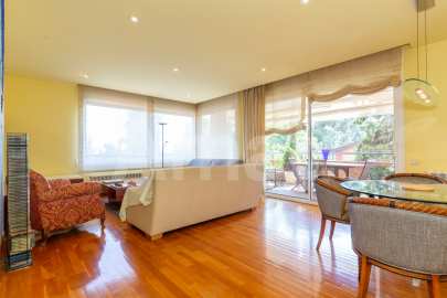Vivienda única con gran terraza, piscina y excelentes conexiones -11