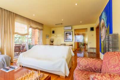 Vivienda única con gran terraza, piscina y excelentes conexiones -14
