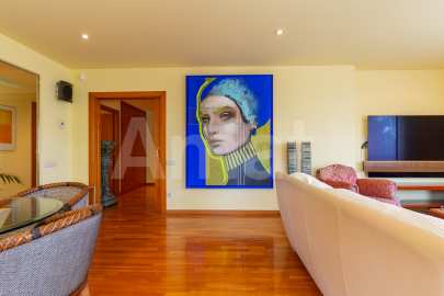 Vivienda única con gran terraza, piscina y excelentes conexiones -17
