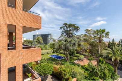 Vivienda única con gran terraza, piscina y excelentes conexiones -18