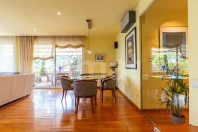 Vivienda única con gran terraza, piscina y excelentes conexiones -2