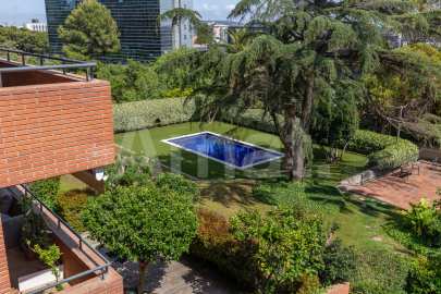 Vivienda única con gran terraza, piscina y excelentes conexiones -20