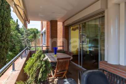 Vivienda única con gran terraza, piscina y excelentes conexiones -23