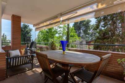 Vivienda única con gran terraza, piscina y excelentes conexiones -3