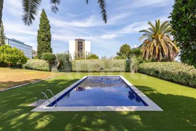 Vivienda única con gran terraza, piscina y excelentes conexiones -40