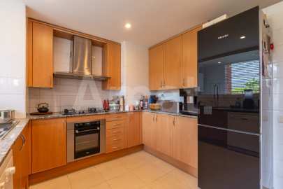 Vivienda única con gran terraza, piscina y excelentes conexiones -6