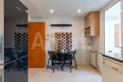 Vivienda única con gran terraza, piscina y excelentes conexiones -7