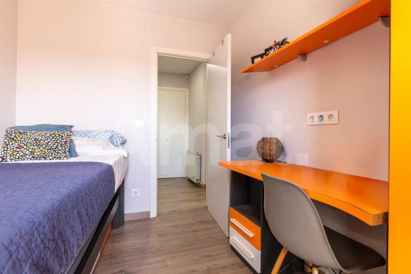 Lluminós àtic cantoner amb gran terrassa -51