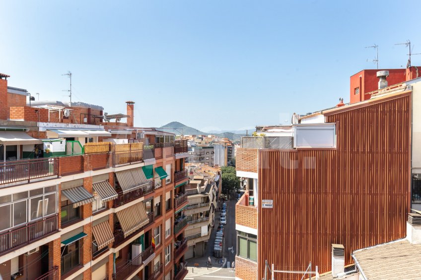 Lluminós àtic cantoner amb gran terrassa -57