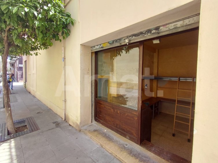 Oportunitat a Gràcia: local compacte amb altell a prop de Joanic. -7