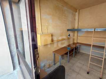 Oportunitat a Gràcia: local compacte amb altell a prop de Joanic. -8