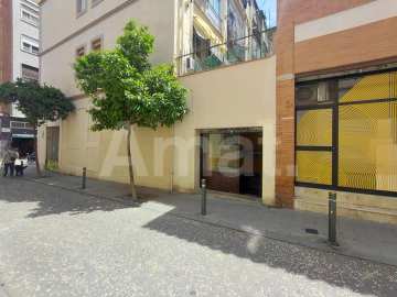 Oportunitat a Gràcia: local compacte amb altell a prop de Joanic. -9