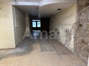 Amplio local de 315 m² con doble acceso en una excelente ubicación -12