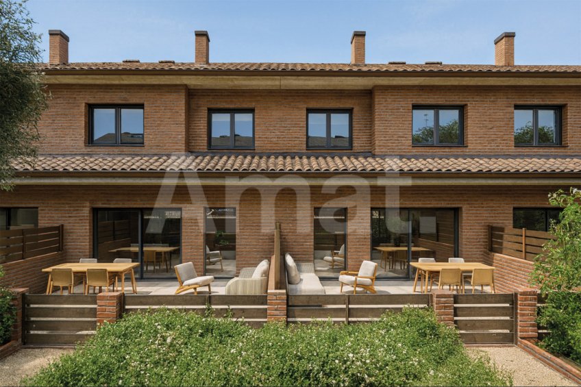 AUTOPROMOCIO BEGUES - Brand new terrace house with 67m2 of garden