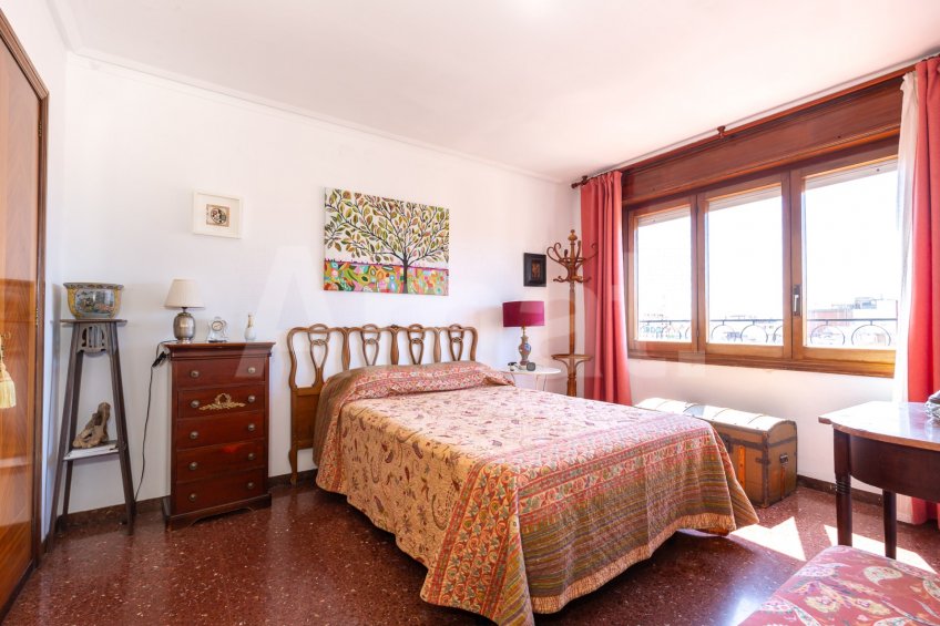 East-facing apartment with balcony and views, in Esquerra Eixample -22