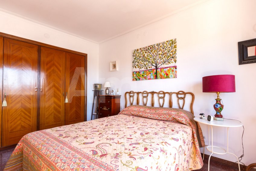East-facing apartment with balcony and views, in Esquerra Eixample -23