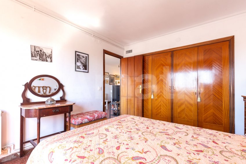 East-facing apartment with balcony and views, in Esquerra Eixample -24