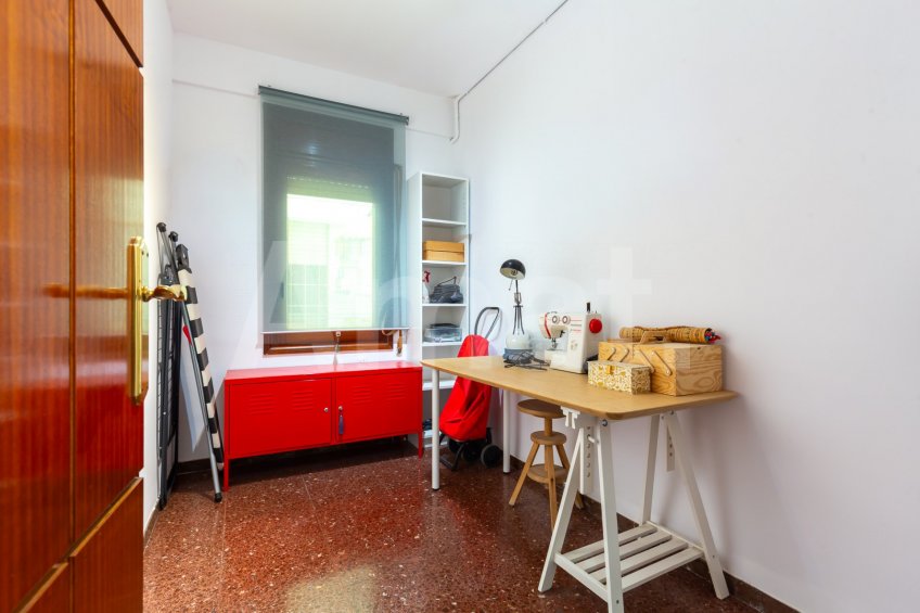 East-facing apartment with balcony and views, in Esquerra Eixample -25