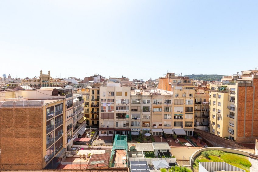 East-facing apartment with balcony and views, in Esquerra Eixample -34