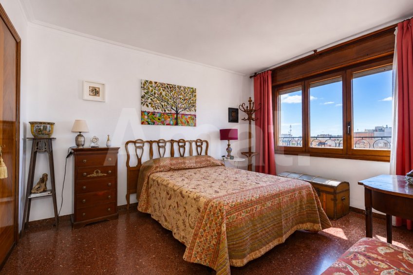 East-facing apartment with balcony and views, in Esquerra Eixample -4