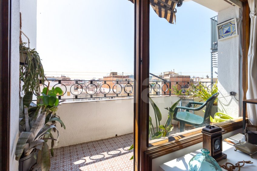 East-facing apartment with balcony and views, in Esquerra Eixample -5