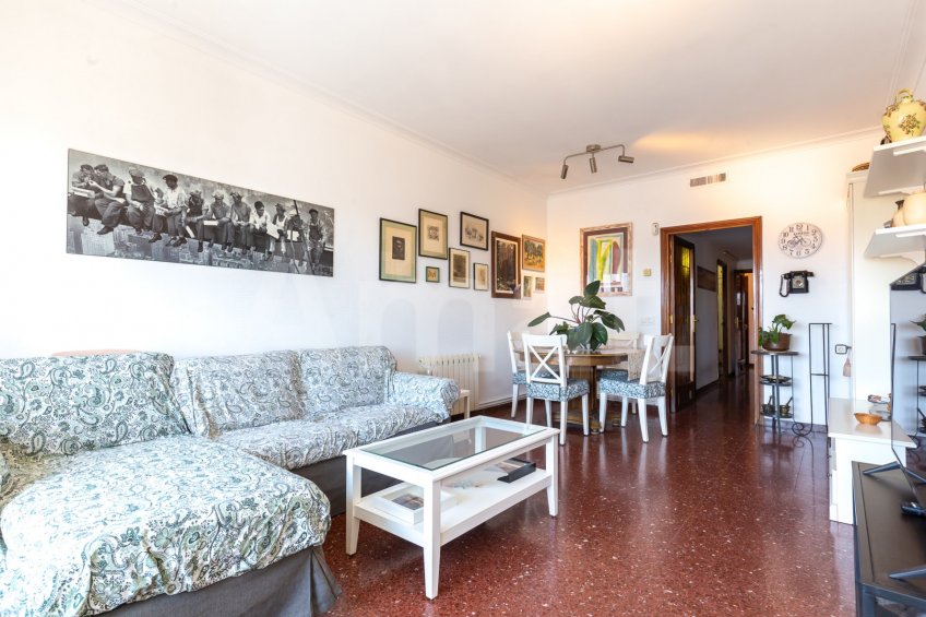 East-facing apartment with balcony and views, in Esquerra Eixample -7