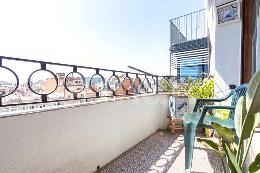 East-facing apartment with balcony and views, in Esquerra Eixample -9