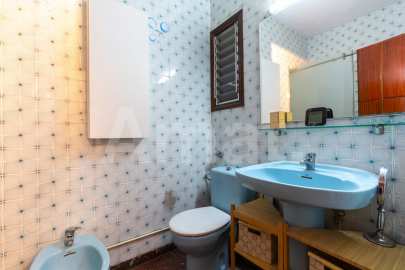 East-facing apartment with balcony and views, in Esquerra Eixample -17