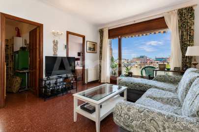 East-facing apartment with balcony and views, in Esquerra Eixample -3