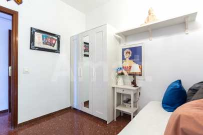 East-facing apartment with balcony and views, in Esquerra Eixample -30